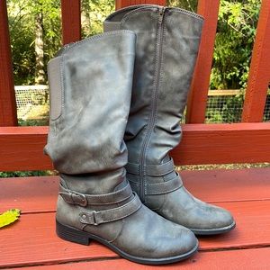 Grey knee high boots W 8.5